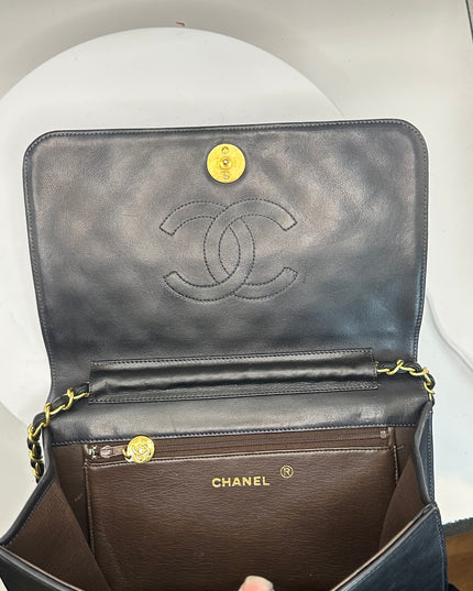 Sold!! Chanel black quilted leather flap crossbody bag