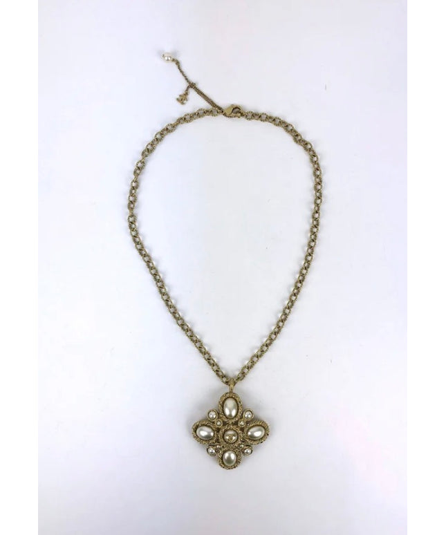 Chanel pearl necklace