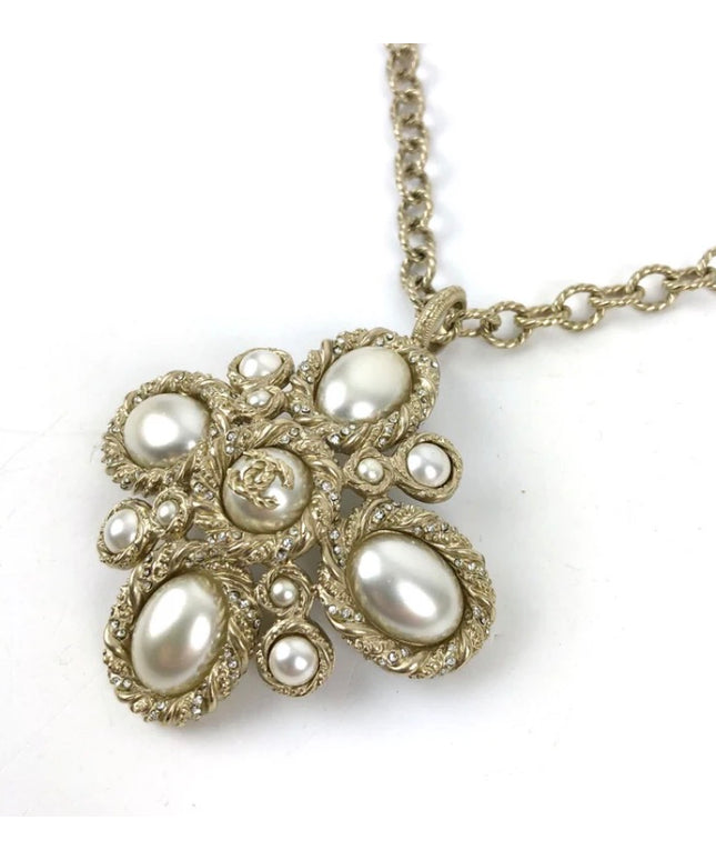 Chanel pearl necklace