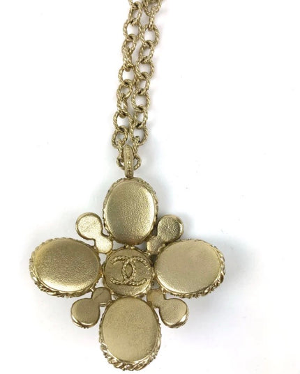 Chanel pearl necklace