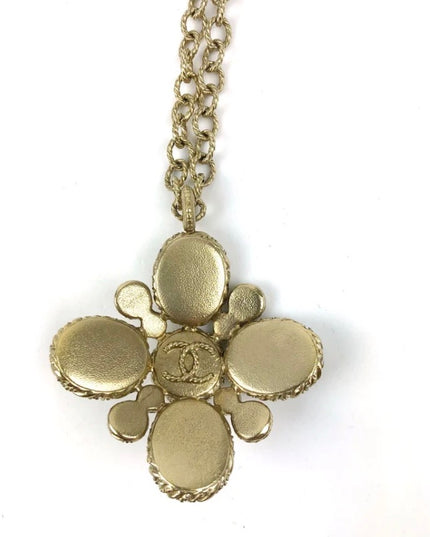 Chanel pearl necklace