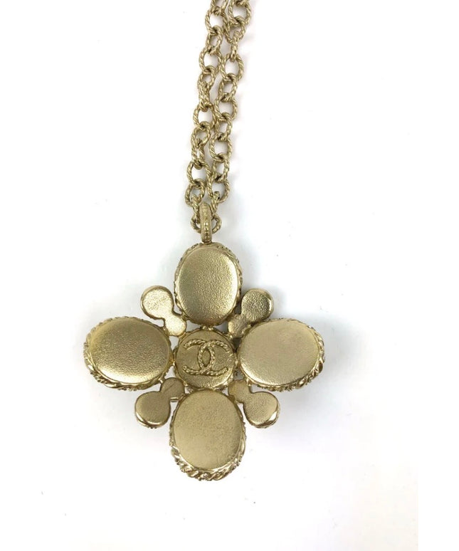 Chanel pearl necklace