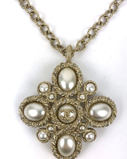 Chanel pearl necklace