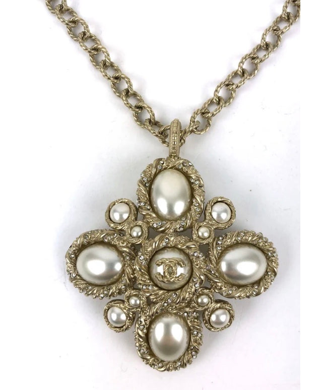 Chanel pearl necklace