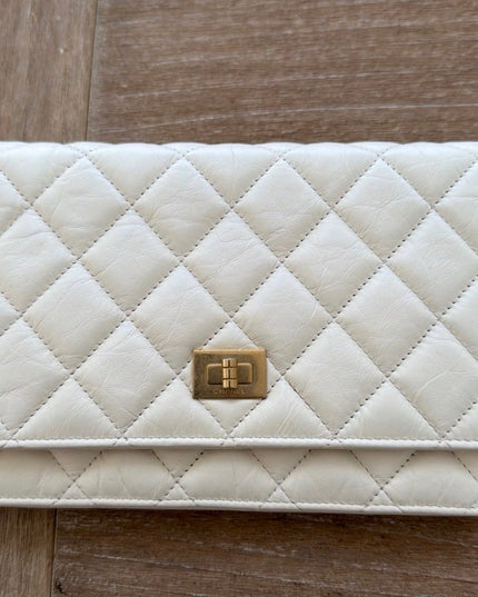 2.55 Reissue Cream quilted wallet on chain