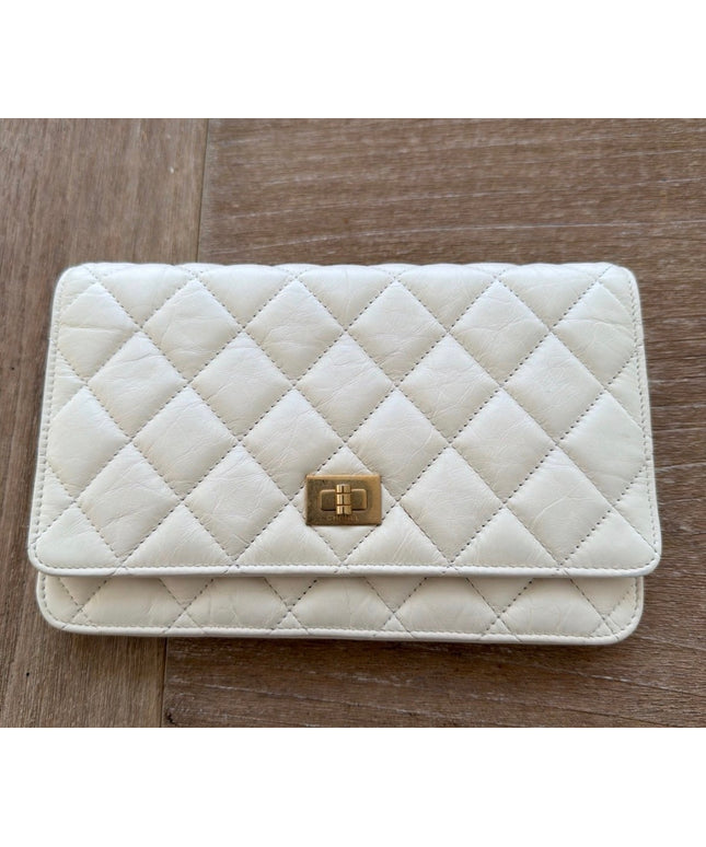 2.55 Reissue Cream quilted wallet on chain