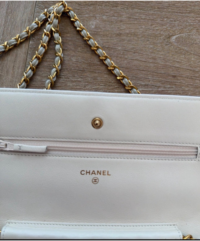 2.55 Reissue Cream quilted wallet on chain