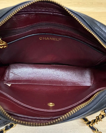 Crossbody black zippered chain bag