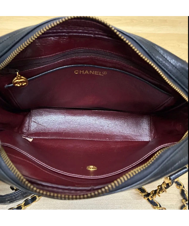 Crossbody black zippered chain bag