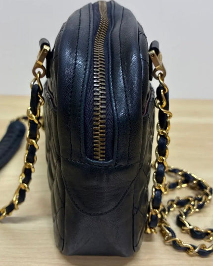 Crossbody black zippered chain bag