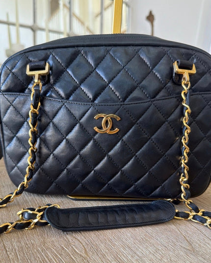 Crossbody black zippered chain bag