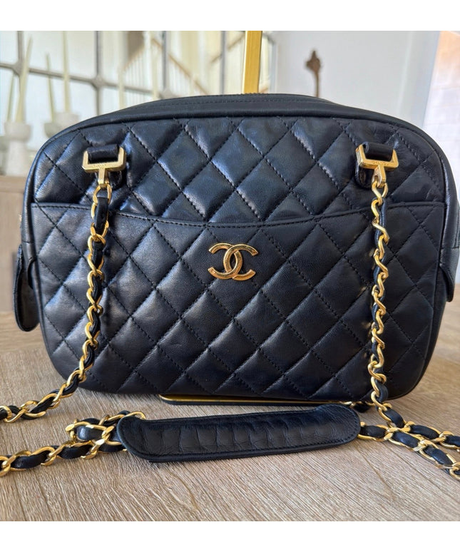 Crossbody black zippered chain bag