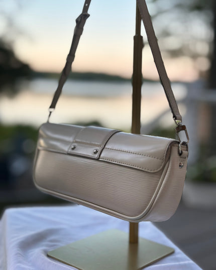 LOUIS VUITTON Epi Pochette Montaigne Shoulder Bag