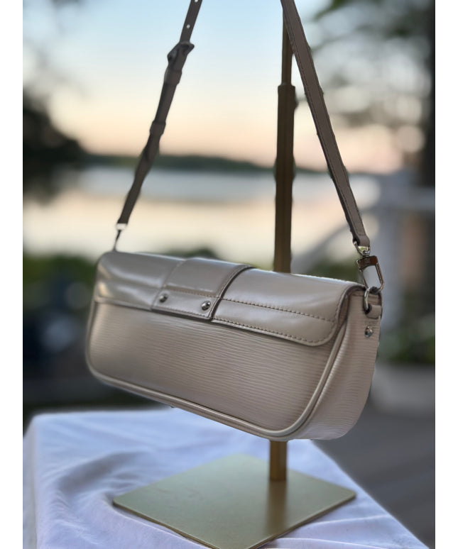 LOUIS VUITTON Epi Pochette Montaigne Shoulder Bag