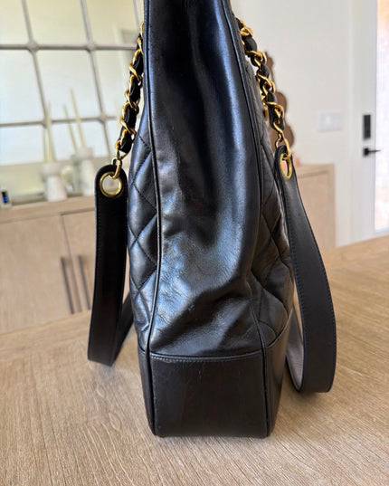 X-large chain tote with turn lock