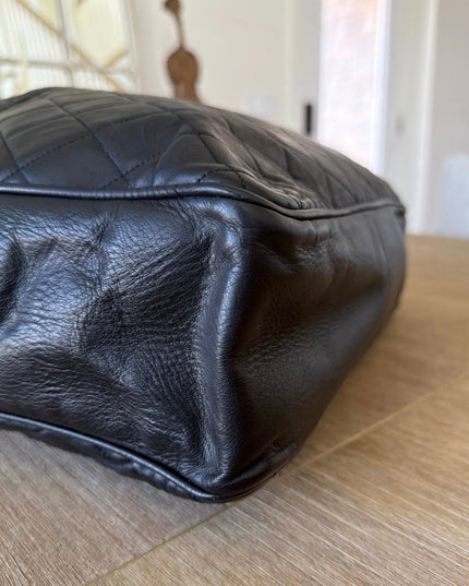 Large chain turn lock tote