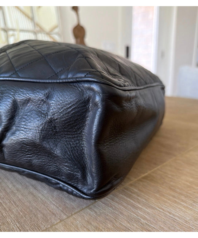 Large chain turn lock tote