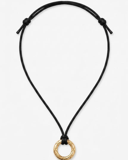 Circle chocker on cord