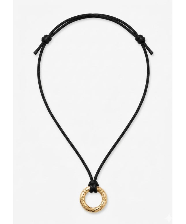 Circle chocker on cord