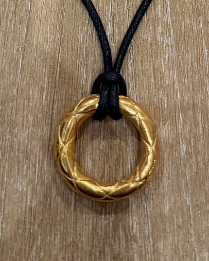Circle chocker on cord