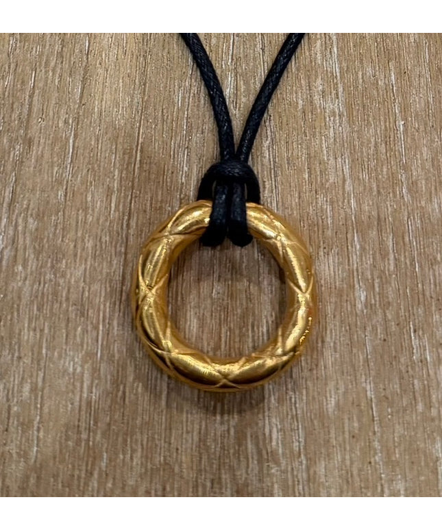 Circle chocker on cord