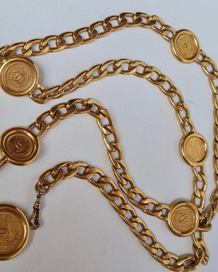 6 Medallion chain belt