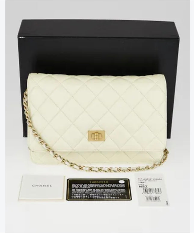 2.55 Reissue Cream quilted wallet on chain