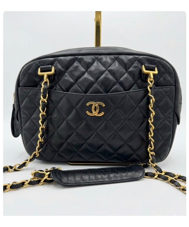 Crossbody black zippered chain bag
