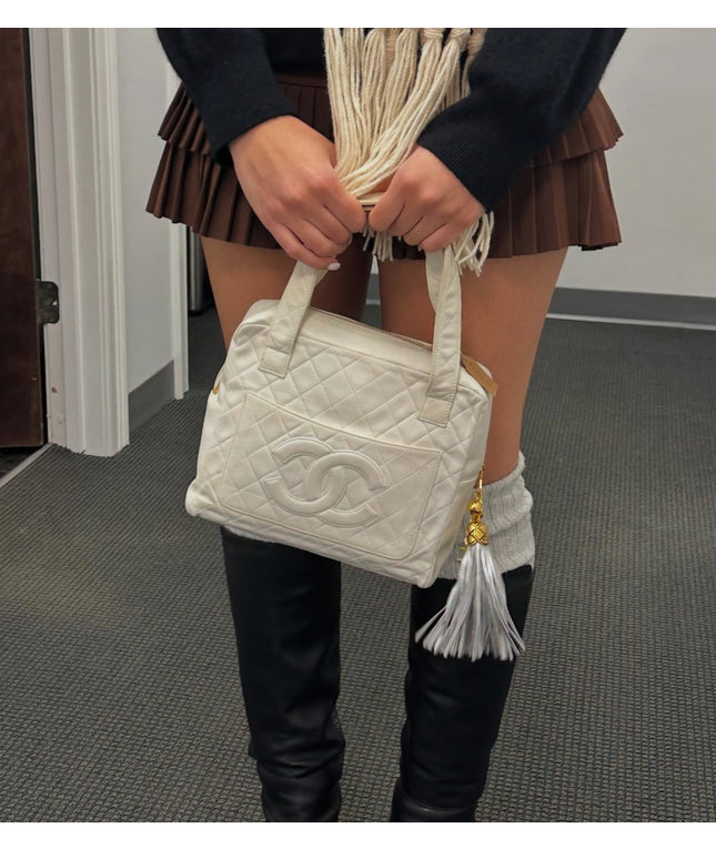 vintage Chanel white quilted calfskin handbag