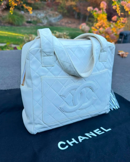 Authentic vintage Chanel white calfskin leather quilted handbag tassel Bag