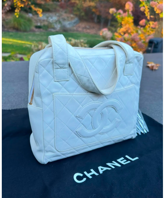 vintage Chanel white quilted calfskin handbag